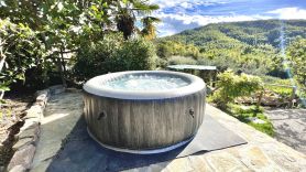Dormire in una cupola con jacuzzi riscaldata